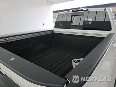 2024 Nissan TITAN PRO-4X Crew Cab Short Bed - zdjęcie 13 z 20 - miniatura