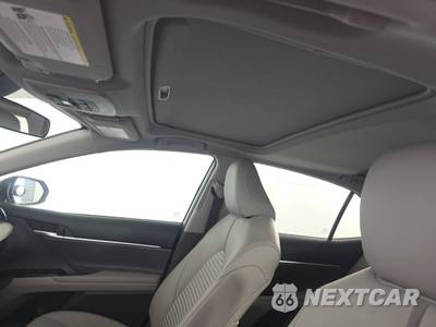 2019 Toyota Camry SE - zdjęcie 14 z 17 - miniatura