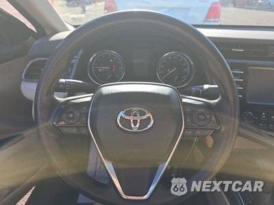 2020 Toyota Camry LE - zdjęcie 10 z 46 - miniatura