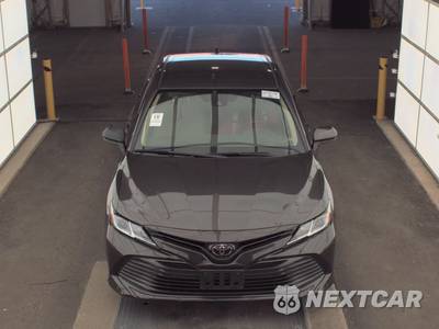 2020 Toyota Camry LE - zdjęcie 2 z 46 - miniatura