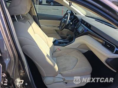 2020 Toyota Camry LE - zdjęcie 8 z 46 - miniatura