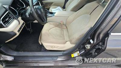 2020 Toyota Camry LE - zdjęcie 33 z 46 - miniatura