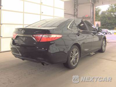 2017 Toyota Camry SE - zdjęcie 4 z 53 - miniatura