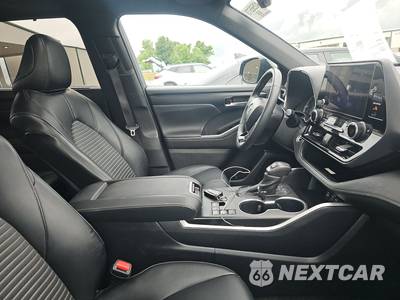 2023 Toyota Highlander XSE - zdjęcie 8 z 33 - miniatura