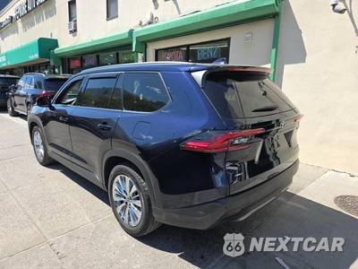2025 Toyota Grand Highlander Platinum - zdjęcie 6 z 24 - miniatura