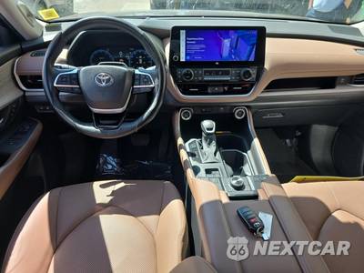 2025 Toyota Grand Highlander Platinum - zdjęcie 14 z 24 - miniatura