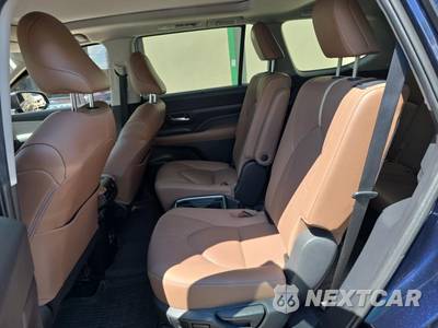 2025 Toyota Grand Highlander Platinum - zdjęcie 16 z 24 - miniatura