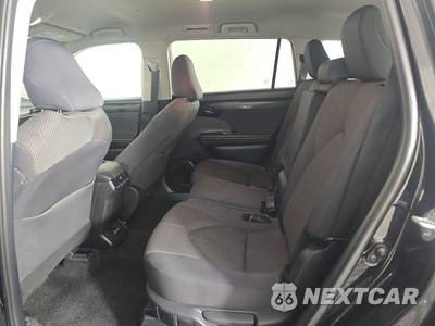 2025 Toyota Highlander LE - zdjęcie 13 z 17 - miniatura