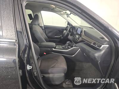 2025 Toyota Highlander LE - zdjęcie 8 z 17 - miniatura