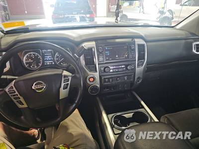 2018 Nissan TITAN XD SV Crew Cab Medium Bed - zdjęcie 11 z 26 - miniatura