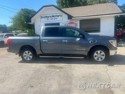 2017 Nissan TITAN SV Crew Cab Short Bed - zdjęcie 4 z 23 - miniatura