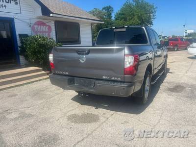 2017 Nissan TITAN SV Crew Cab Short Bed - zdjęcie 7 z 23 - miniatura