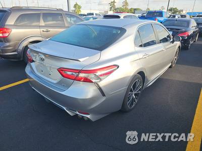 2018 Toyota Camry SE - zdjęcie 4 z 25 - miniatura