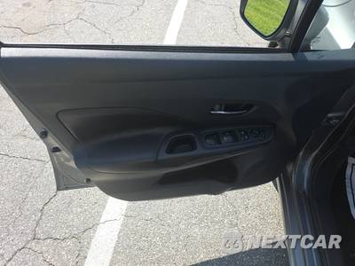 2021 Nissan Versa SV - zdjęcie 9 z 50 - miniatura