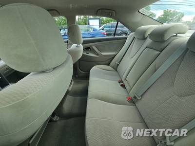 2010 Toyota Camry LE - zdjęcie 13 z 31 - miniatura