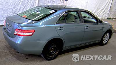2010 Toyota Camry LE - zdjęcie 4 z 31 - miniatura