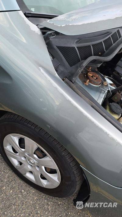 2010 Toyota Camry LE - zdjęcie 26 z 31 - miniatura