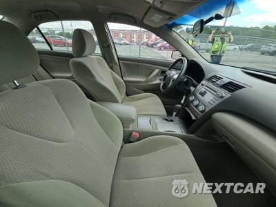 2010 Toyota Camry LE - zdjęcie 8 z 31 - miniatura
