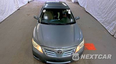 2010 Toyota Camry LE - zdjęcie 2 z 31 - miniatura