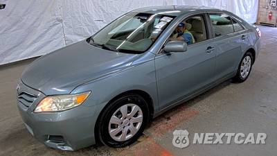 2010 Toyota Camry LE - zdjęcie 1 z 31 - miniatura