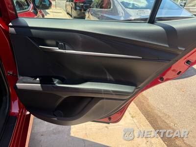 2026 Toyota Camry LE - zdjęcie 13 z 25 - miniatura