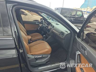 2021 Volkswagen Tiguan SE R-Line Black - zdjęcie 8 z 27 - miniatura