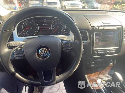 2013 Volkswagen Touareg TDI Sport w/Navigation - zdjęcie 11 z 14 - miniatura