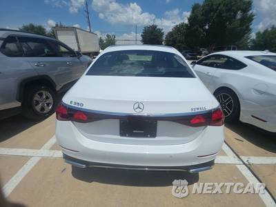 2026 Mercedes-Benz E 350 Sedan - zdjęcie 5 z 18 - miniatura