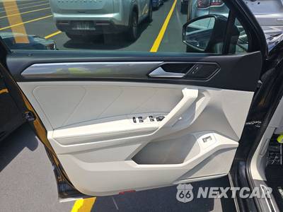 2022 Volkswagen Tiguan SE R-Line Black - zdjęcie 9 z 22 - miniatura