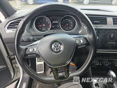 2021 Volkswagen Tiguan SE R-Line Black - zdjęcie 10 z 28 - miniatura