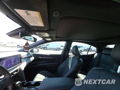2025 Toyota Camry XSE - zdjęcie 18 z 33 - miniatura
