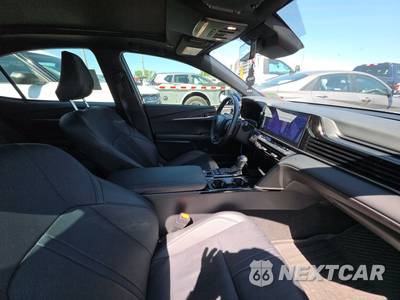 2025 Toyota Camry XSE - zdjęcie 8 z 33 - miniatura