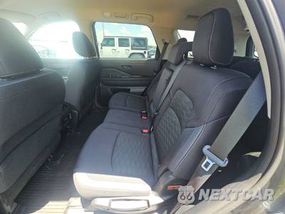 2025 Nissan Pathfinder SV - zdjęcie 13 z 22 - miniatura