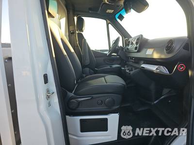 2023 Mercedes-Benz Sprinter 3500XD Cab Chassis - zdjęcie 8 z 31 - miniatura