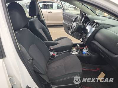 2015 Nissan Versa SV - zdjęcie 8 z 40 - miniatura