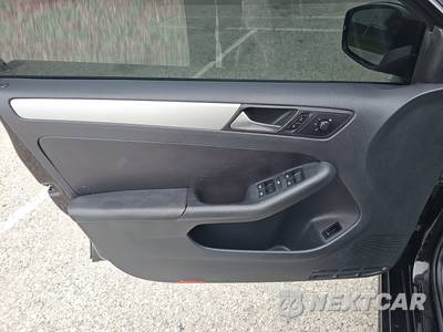 2012 Volkswagen Jetta TDI Sedan w/Premium & Navigation - zdjęcie 9 z 37 - miniatura