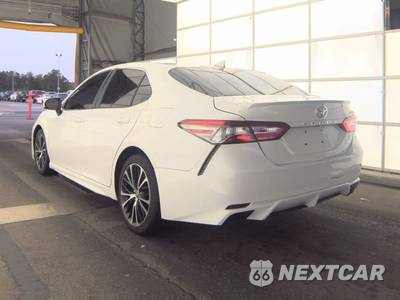2019 Toyota Camry SE - zdjęcie 6 z 26 - miniatura