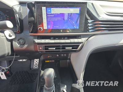 2025 Toyota Camry SE - zdjęcie 6 z 19 - miniatura
