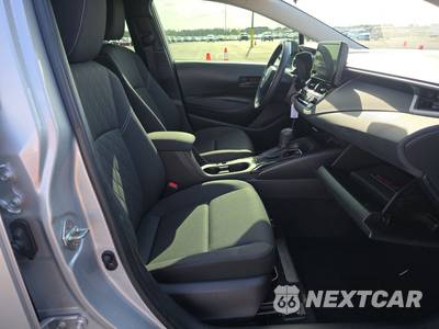 2025 Toyota Corolla Hybrid LE Sedan - zdjęcie 14 z 18 - miniatura