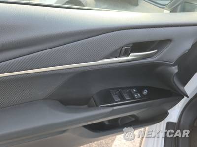 2025 Toyota Camry SE - zdjęcie 15 z 21 - miniatura