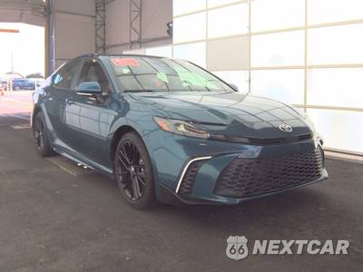 2025 Toyota Camry SE - zdjęcie 3 z 19 - miniatura