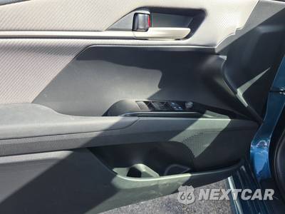 2025 Toyota Camry SE - zdjęcie 15 z 19 - miniatura
