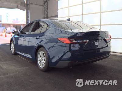 2025 Toyota Camry LE - zdjęcie 2 z 19 - miniatura
