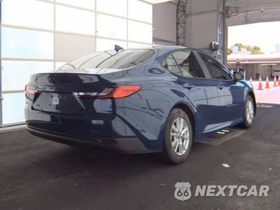 2025 Toyota Camry LE - zdjęcie 4 z 19 - miniatura