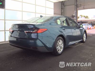 2025 Toyota Camry LE - zdjęcie 4 z 19 - miniatura