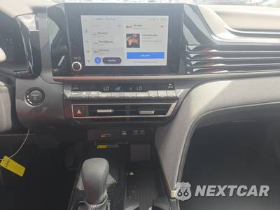2025 Toyota Camry LE - zdjęcie 6 z 19 - miniatura