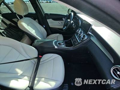 2017 Mercedes-Benz C 300 4MATIC Sedan - zdjęcie 8 z 28 - miniatura
