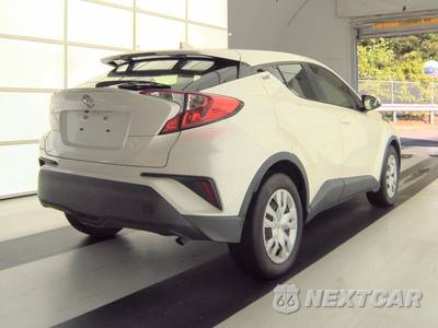 2020 Toyota C-HR LE - zdjęcie 4 z 24 - miniatura