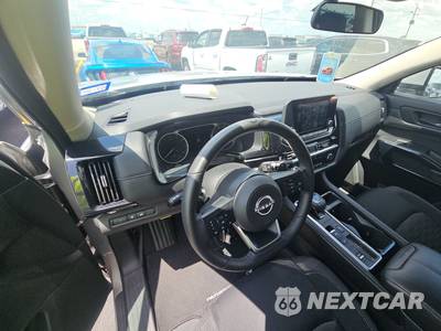 2025 Nissan Pathfinder SV - zdjęcie 11 z 20 - miniatura
