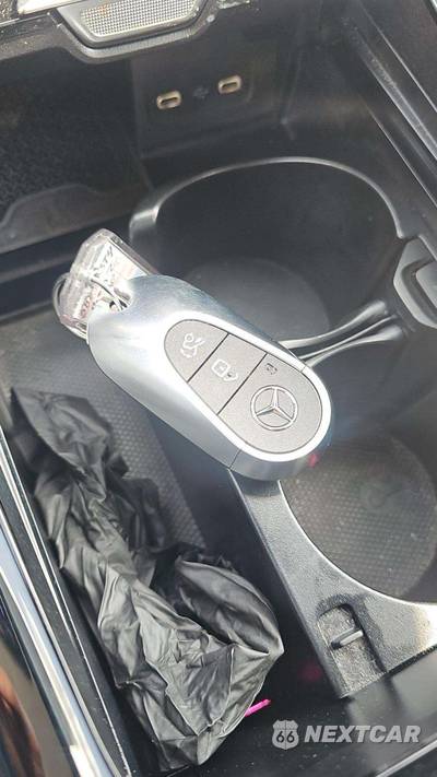 2025 Mercedes-Benz C 300 4MATIC - zdjęcie 18 z 25 - miniatura